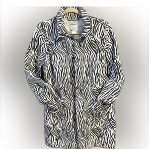Vintage Old Navy Sz L mid weight Canvas Coat
100% Cotton zebra Funky Stylish
